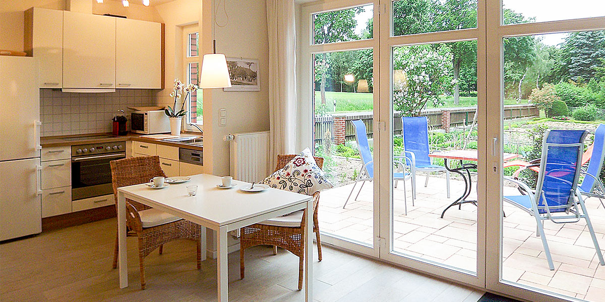ferienhaus-wietzendorf-kueche-terassenblick